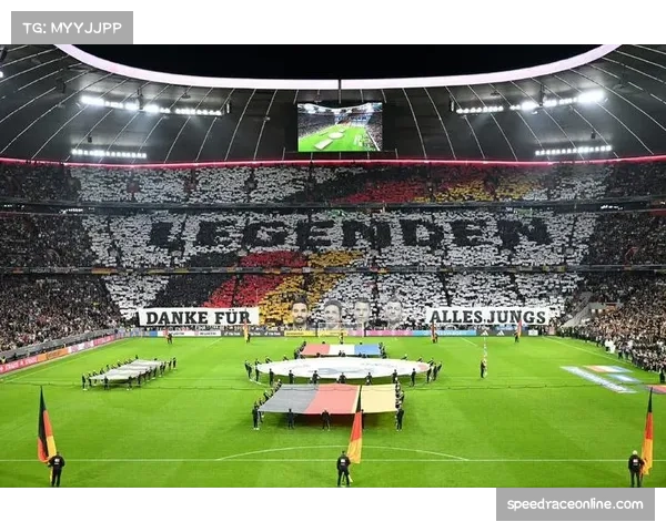 克莱蒙主场球迷展示巨幅TIFO，致敬俱乐部历史。